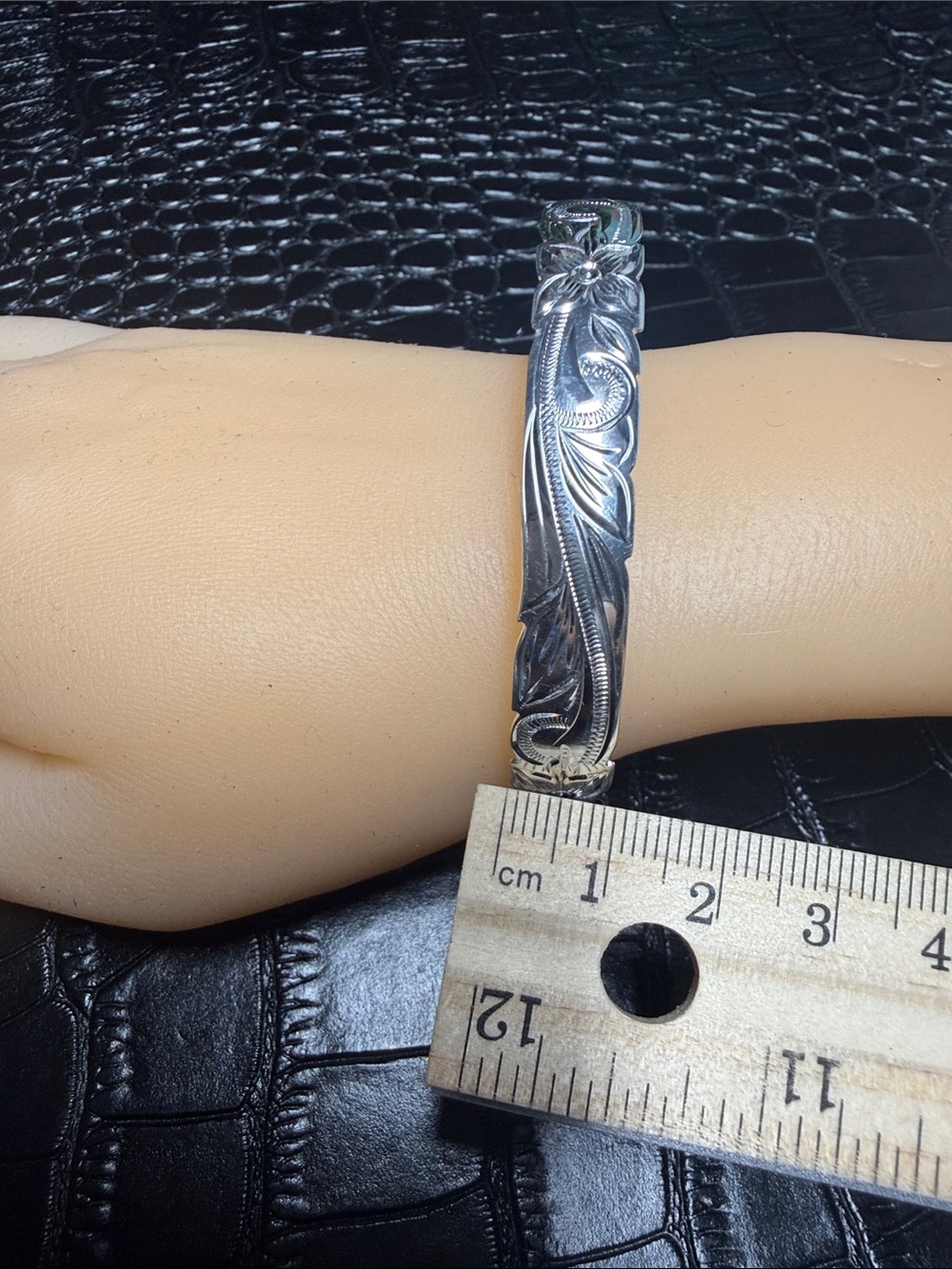 Hawaiian Sterling Silver Bangle Bracelet - Picture 3 of 9